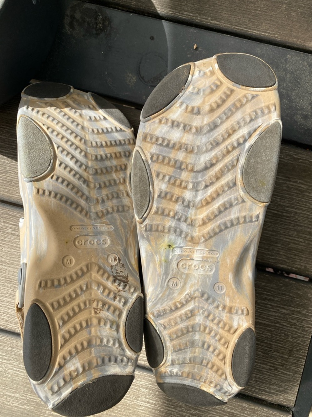 CROCS Men's Beige and White Camo Classic Sandals Size 11 - Picture 8 of 9
